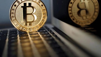 彭博中文向赵长鹏与币安道歉背后:加密货币行业的“出埃及记”