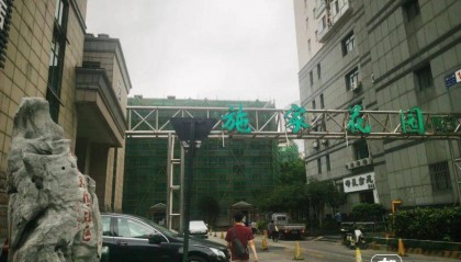 市中心一小区业主惊讶发现：走了20多年的“内部道路”竟是市政道路