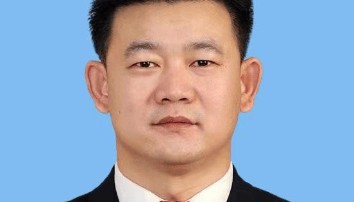 王汝津，任深圳一大学党委书记