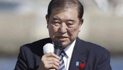 执政不到一个月,石破茂被迫下台?王毅外长一句话,表明中方态度