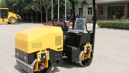 LTC302压路机|打造高质量路面的得力助手，创新工程新高度！