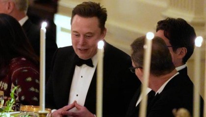 马斯克重返白宫，没了之前的高调，特朗普：你要好好谢谢我