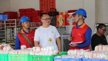 阖家团圆时,他们守护蓉城灯火