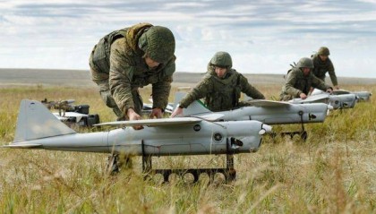 中国向40家俄军工厂,大规模“输血”?外交部回应,字字铿锵