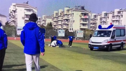 南京一学生在运动会上跑200米时倒地去世，官方：深感痛心，已与亲属沟通妥善处理