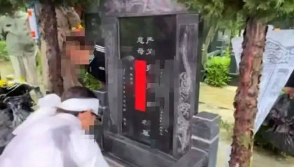 陕西年迈姐弟购买相邻墓位，弟弟下葬时家人发现不相邻；墓园方：因工人疏忽搞错，愿补偿6000元，但当事家人提出1.5万元，没谈拢