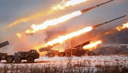 卫星拍下惊心动魄的一幕！泽连斯基知道事情闹大了，火速喊话中方