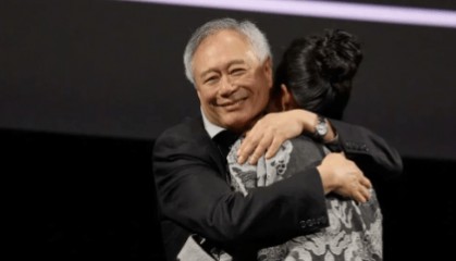 章子怡25年后等来跟李安超长拥抱，果然姜文没有说错