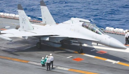 山东舰“近万架次”舰载机起降透露什么信号?专家:表明航母战力完全能担负远海防御作战任务