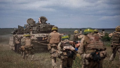 战局突变!俄军进攻乌克兰中部,昔日盟友突然倒戈,泽连斯基何去何从?