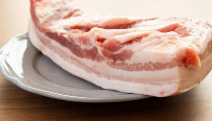 长期吃久冻的肉危害大？冰箱里的肉冻多久就不能吃了？医生说清楚