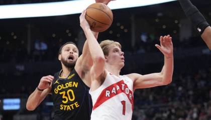 库里26+7+7超越科比艾弗森 勇士客场憾负猛龙