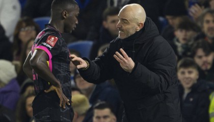 英超争五比争冠精彩！切尔西形势不妙 曼联热刺依仗欧联