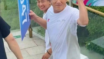 考古|成龙被传当爷爷?疑助儿子迎娶小11岁女星女儿却靠卖废品为生,他是真舍得