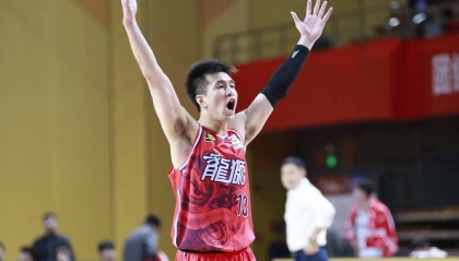 半场好球!郭艾伦仅得7分3助 腿部不适提前下班