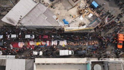 巴西强力“剿匪”！里约热内卢警匪激战，已有120多人死亡，总统卢拉发声，现场画面曝光→