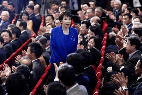 日本政坛右转加速，中日关系或迎新一轮风暴，高市早苗刚当选，中方有言在先，做好最坏打算