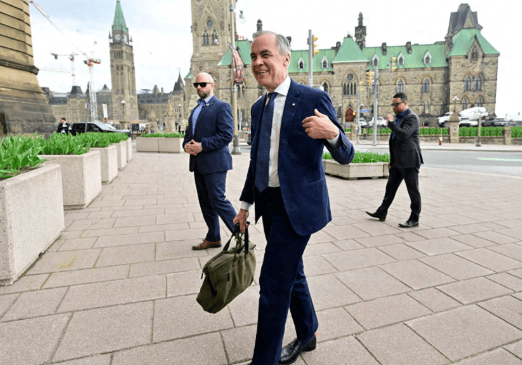 中方打出稀土核弹，美专家坦言：12个领域遭重创！第一个上门求合作的西方国家，让美欧都没想到