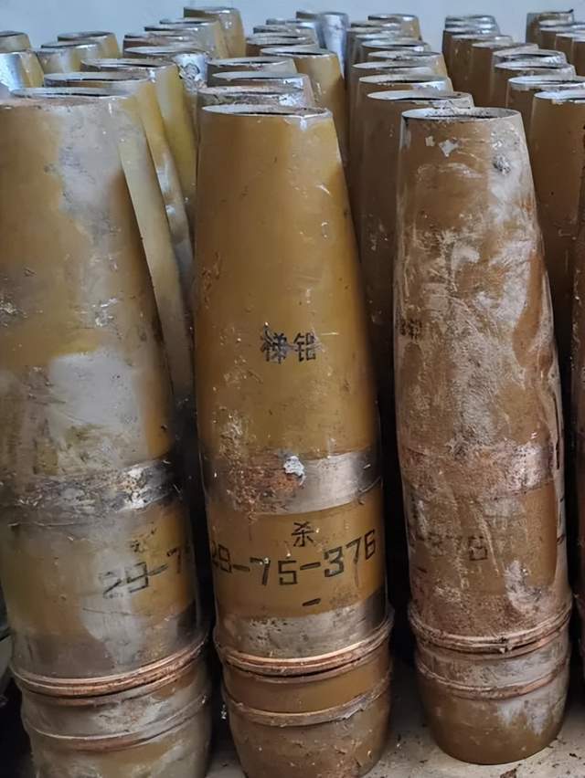 解放军报警！有人拾取3吨多炮弹残片卖钱，甚至有完整弹头？