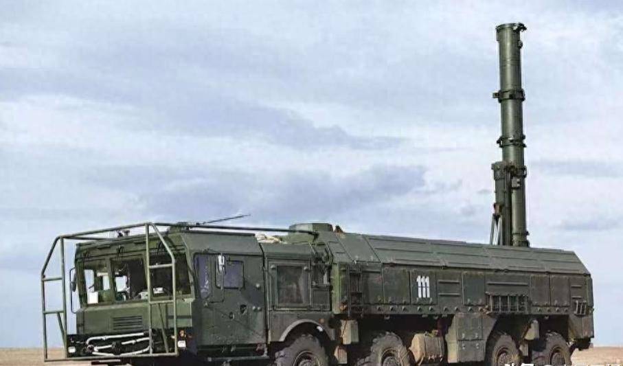 俄军发射13枚“全球禁止”导弹突袭乌克兰，核打击前最后警告，80万北约兵蓄势待发