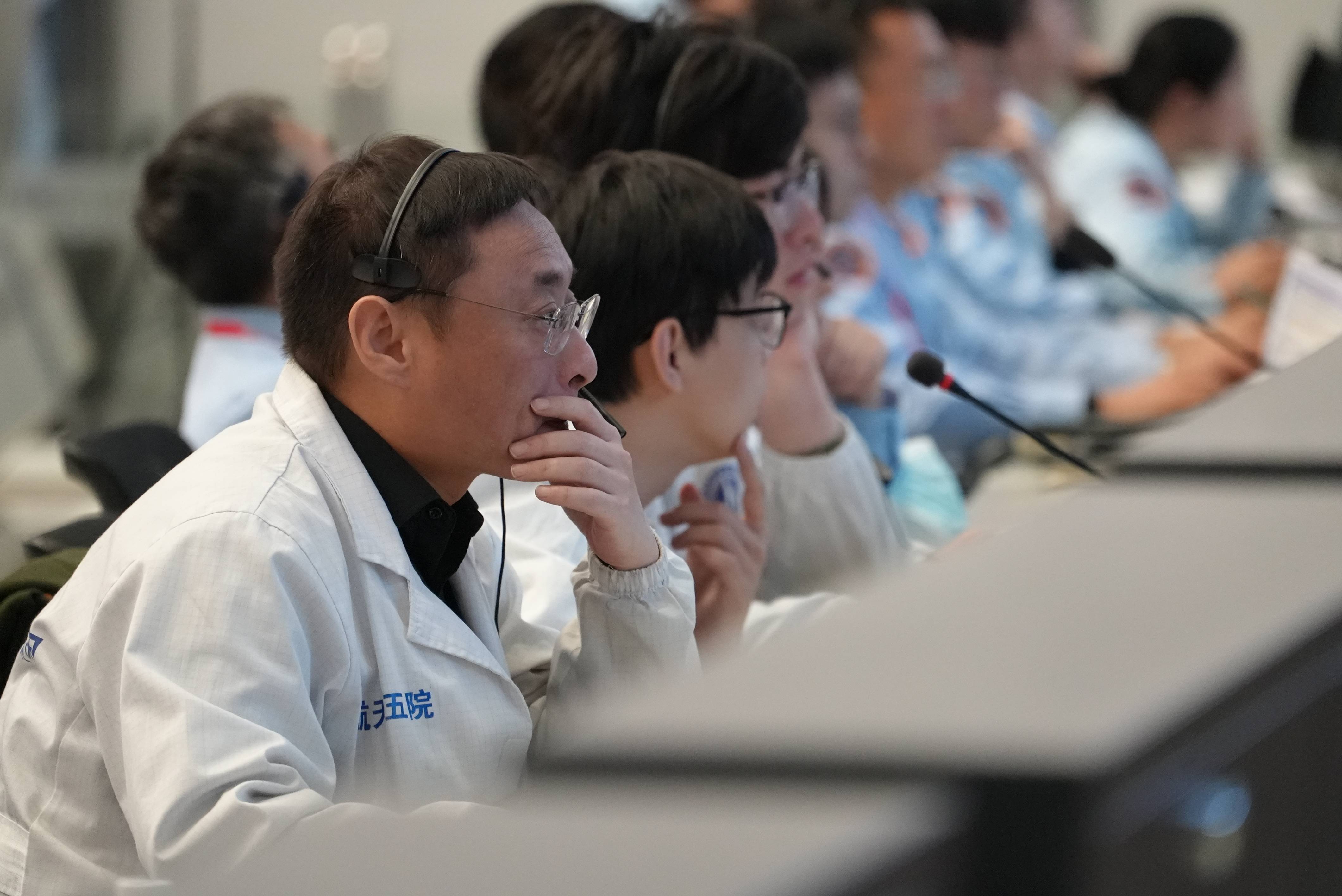 神舟二十二号飞船与空间站组合体完成自主快速交会对接