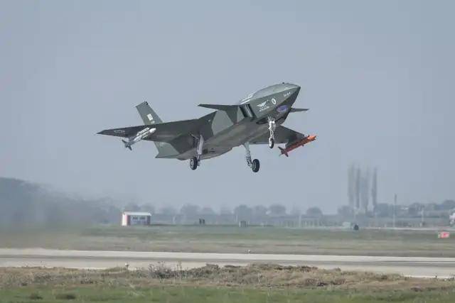 我们落后了？土耳其完成“世界首次无人机发射空空弹”，性能如何