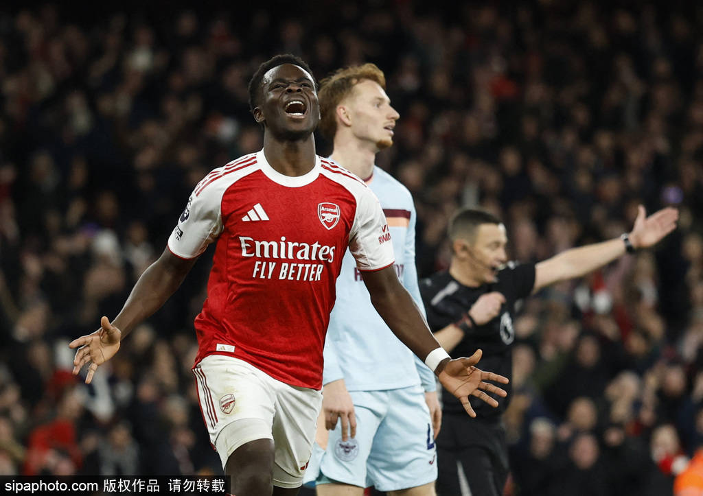 英超-梅里诺传射萨卡破门 赖斯伤退阿森纳2-0小蜜蜂5分领跑