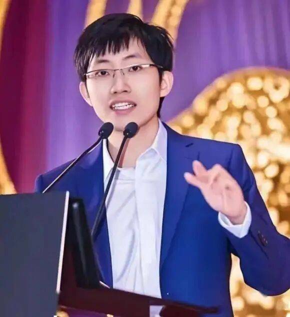 梁文锋炒股日赚1亿，段永平直言 “没人打得过他”！