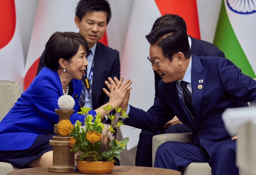 李在明还未登机访华，日韩就共同抗议中国？韩国总统已先和高市早苗约好见面地点