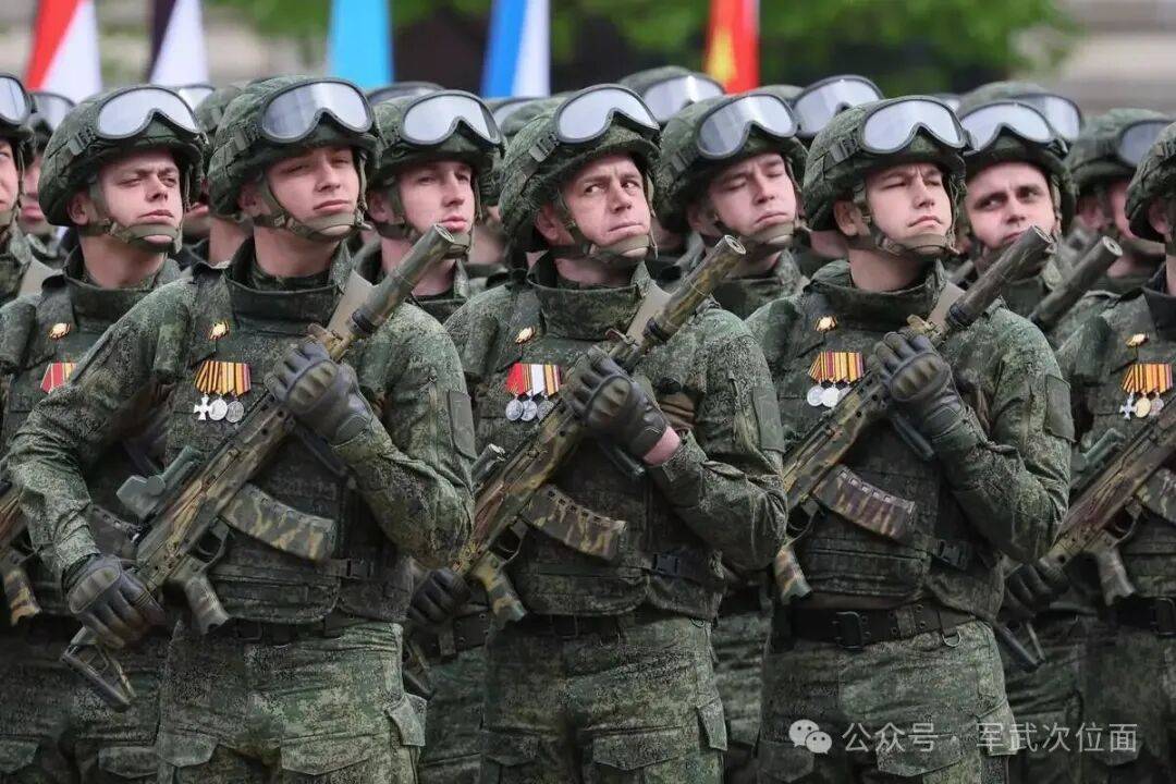 乌克兰悄悄举行人类首个全无人阅兵式！摆出99款无人装备，大幅超越俄罗斯？