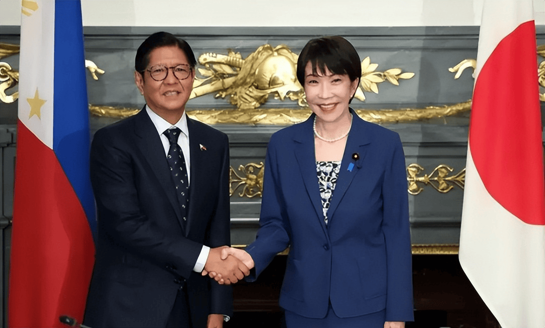 菲律宾防长想要硬碰硬，中方满足他的要求，一场史无前例的军演，在黄岩岛展开